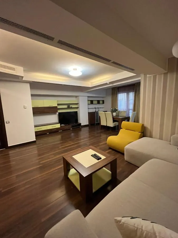Large 2 Bedroom Apartment Soseaua Nordului Bucarest Romania