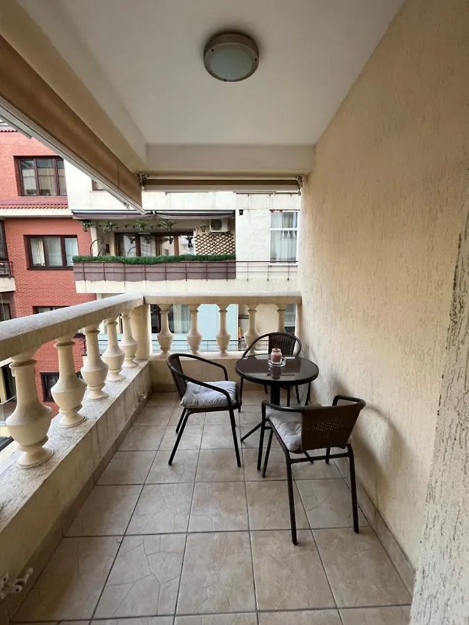 Large 2 Bedroom Apartment Soseaua Nordului Bucarest Romania